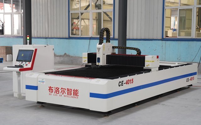 光纖激光切割機(jī)，這個(gè)可以說是已經(jīng)幾乎完全馬上取代等離子切割的一種切割方式。